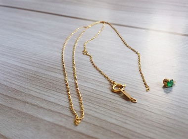 壊れたネックレス